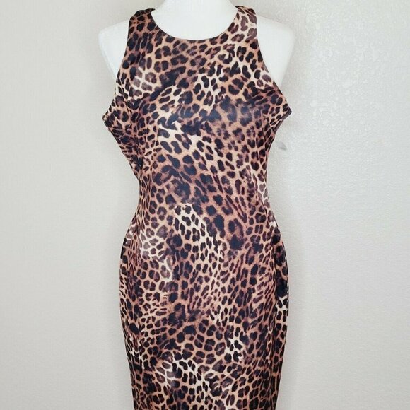 Alexia Admor Dresses & Skirts - Alexia Admor Daphne Jewel Neck Leopard Print Fitted Mini Dress Size Medium NWT